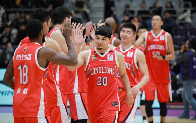 哪个电视台转播意甲3月3号(今日央视节目单 CCTV5转NBA勇士vs76人 CBA深圳战广州 英超 意甲)