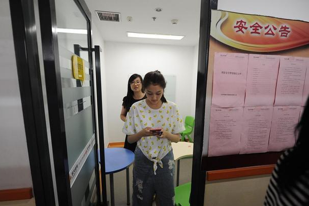 校外培训机构开设“全日制学堂”，一年学费高达5万元，让人惊讶