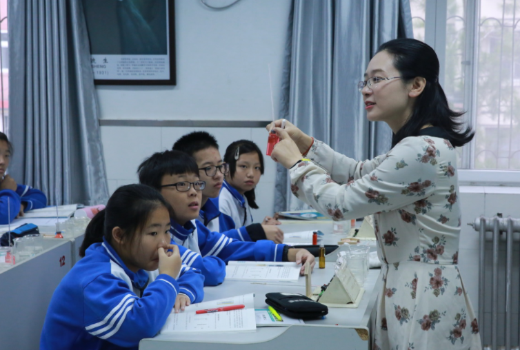 给老师送礼有意义吗？高情商也许比送礼管用，早知道早受益