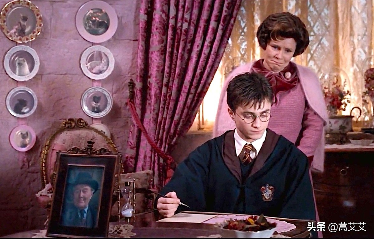 多洛雷斯•乌姆里奇：《哈利波特》里最让人讨厌的角色，没有之一
