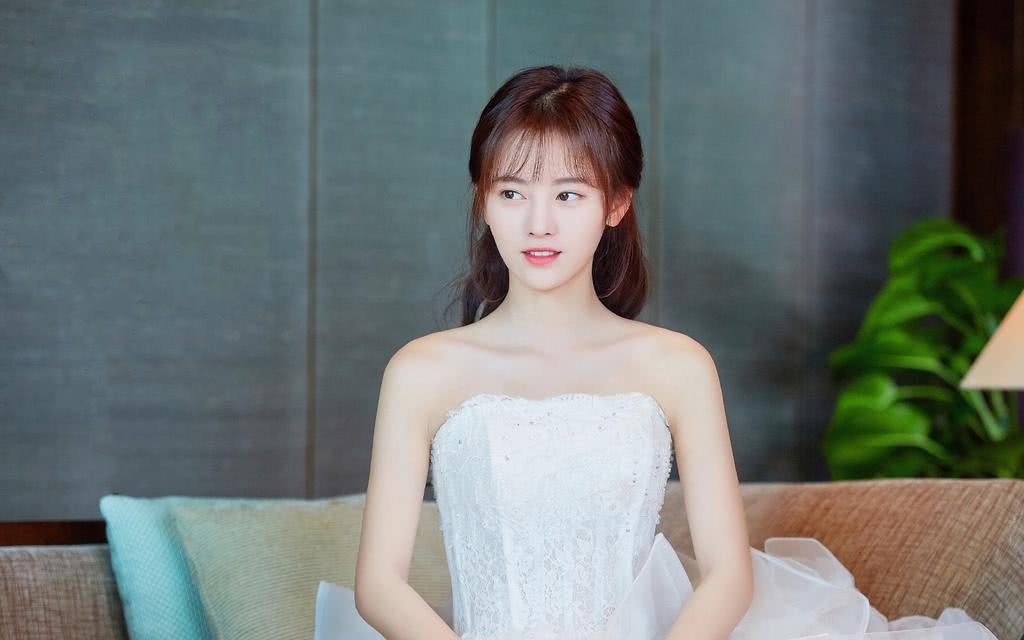 鞠婧祎是有天赋又努力的野心家，一直打破单一“四千年美女”印记