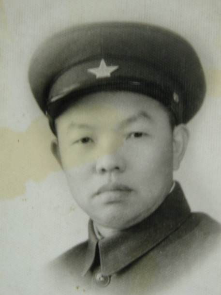 周总理长征时病情危殆，医生王斌吩咐：赶快去找冰来降温