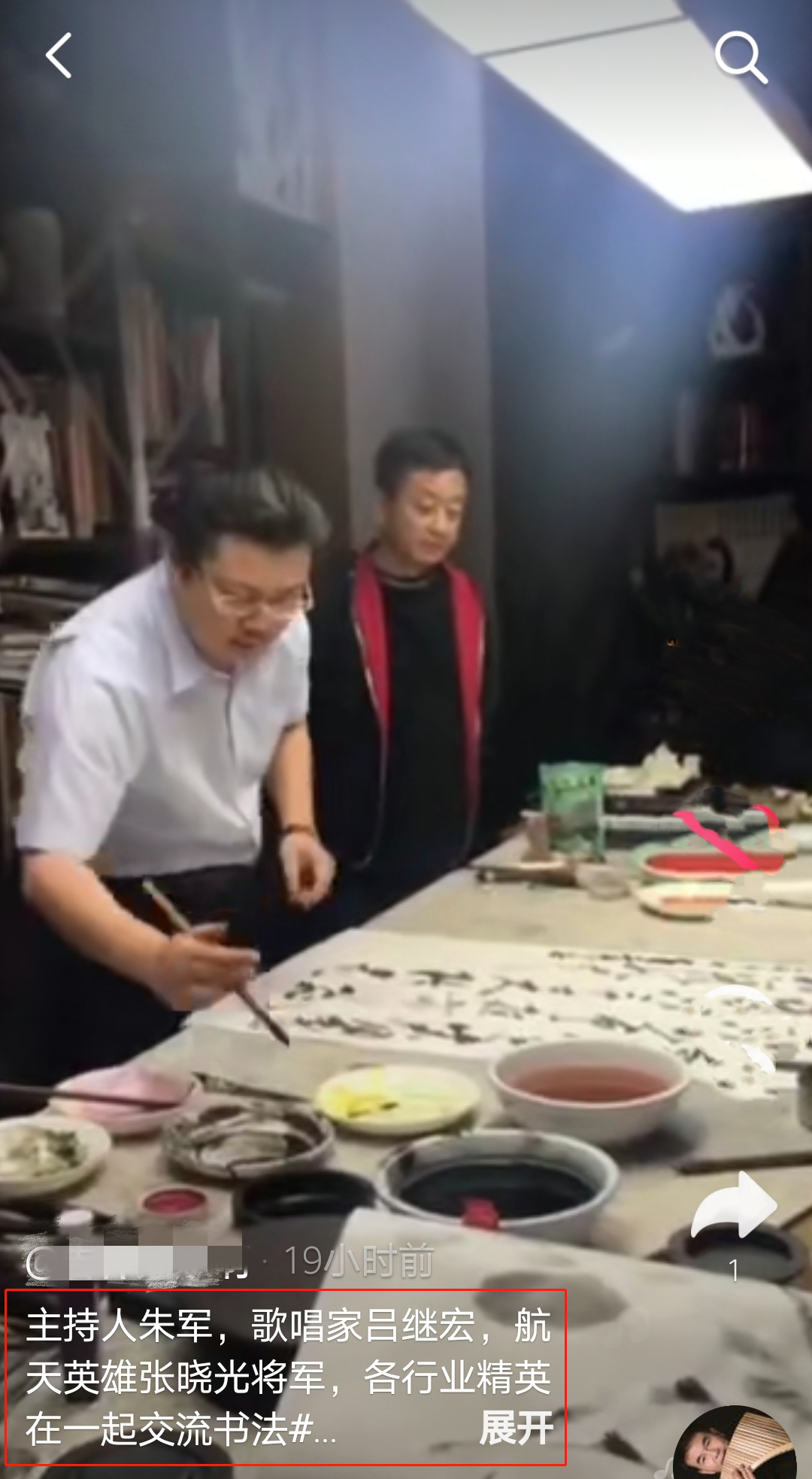 朱军出席酒局，众人皆是欢声笑语，可他却一言不发。