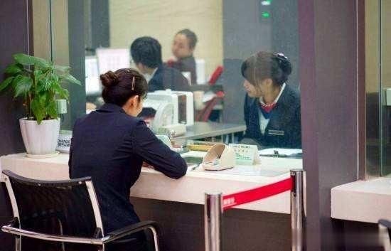 银行卡短信通知，需要开通吗？多亏银行提醒，看完涨知识！