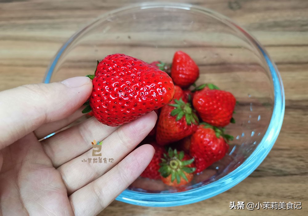洗草莓，用盐还是用面？都不对，教你正确方法，农药脏东西都洗掉