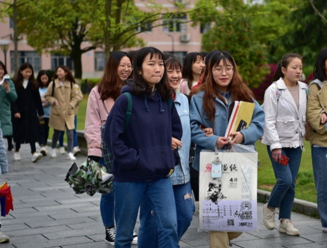 大学生“宿舍关系”等级出炉，第四阶级学生直言：四年生活不好过