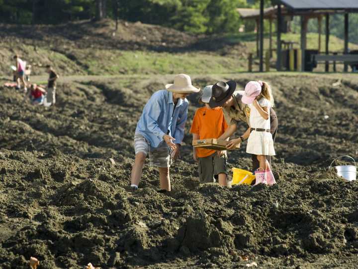 美国有个公园产钻石，50年来已被人捡走2万多颗，这些钻石哪来的