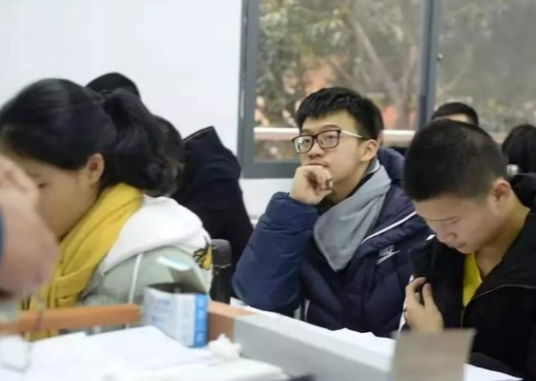 高中限制复读已成定局，高考失利考生又该何去何从？多地做出回应