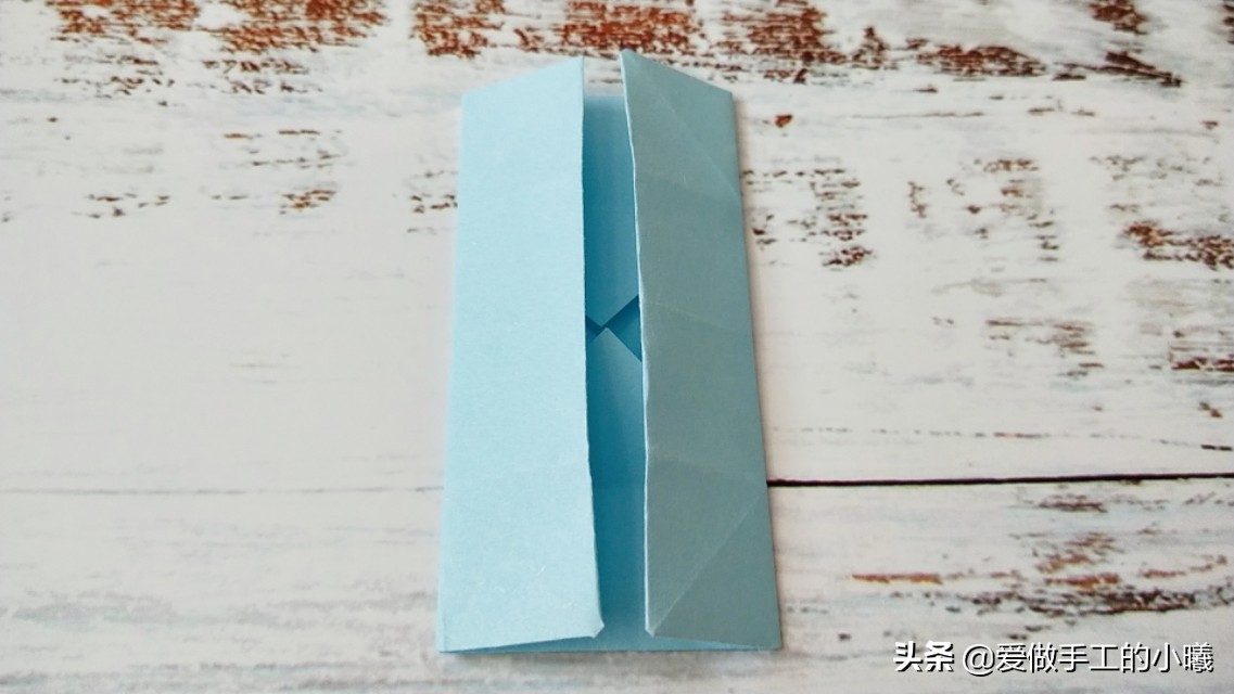 两个不同类型的折纸帆船，简单易学，适合小朋友