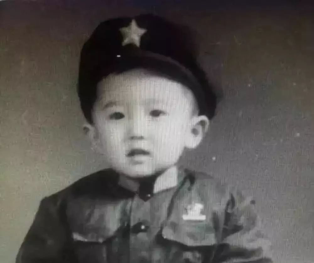 抽烟喝酒烫头，摇滚影帝相声，“京城富少”于谦瞒了观众多少？