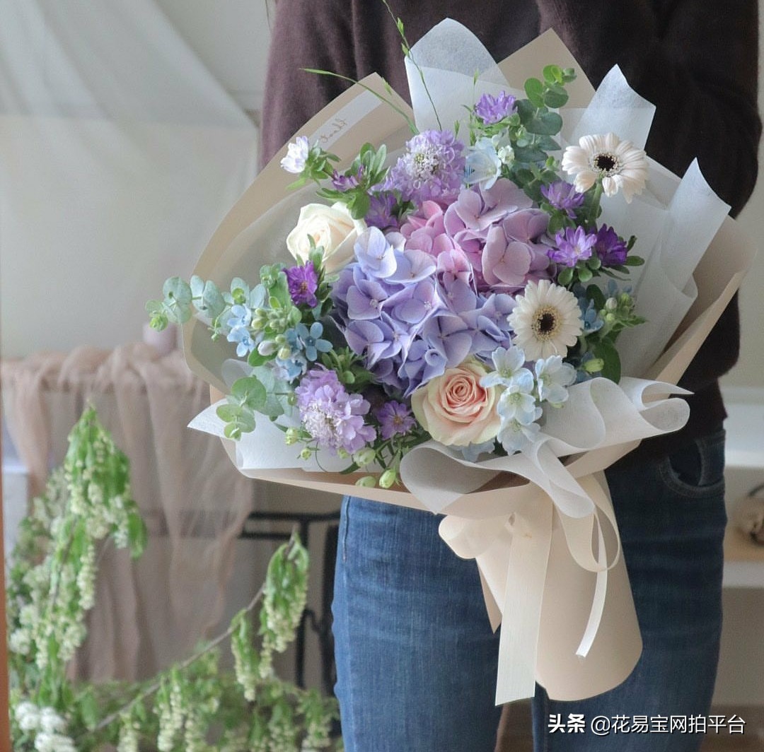 送医生鲜花应该送什么花（这些花适合送给白衣天使）