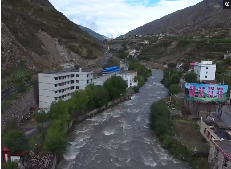 一个大型比特币矿场建立需要六亿资金，矿机24小时运行，日产40枚