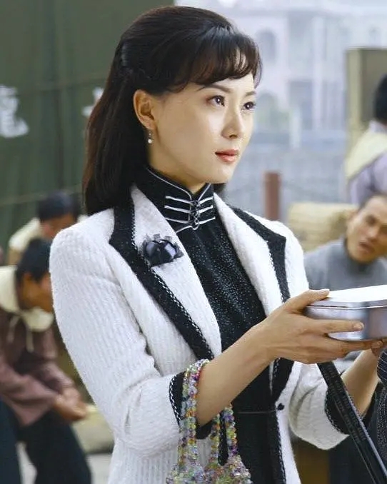 《倾城之恋》中柔弱又强悍的民国女子白流苏,被张爱玲的书迷一致褒奖