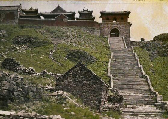 红门宫、南天门、碧霞祠……彩色照片真实还原一百年前的泰山风景