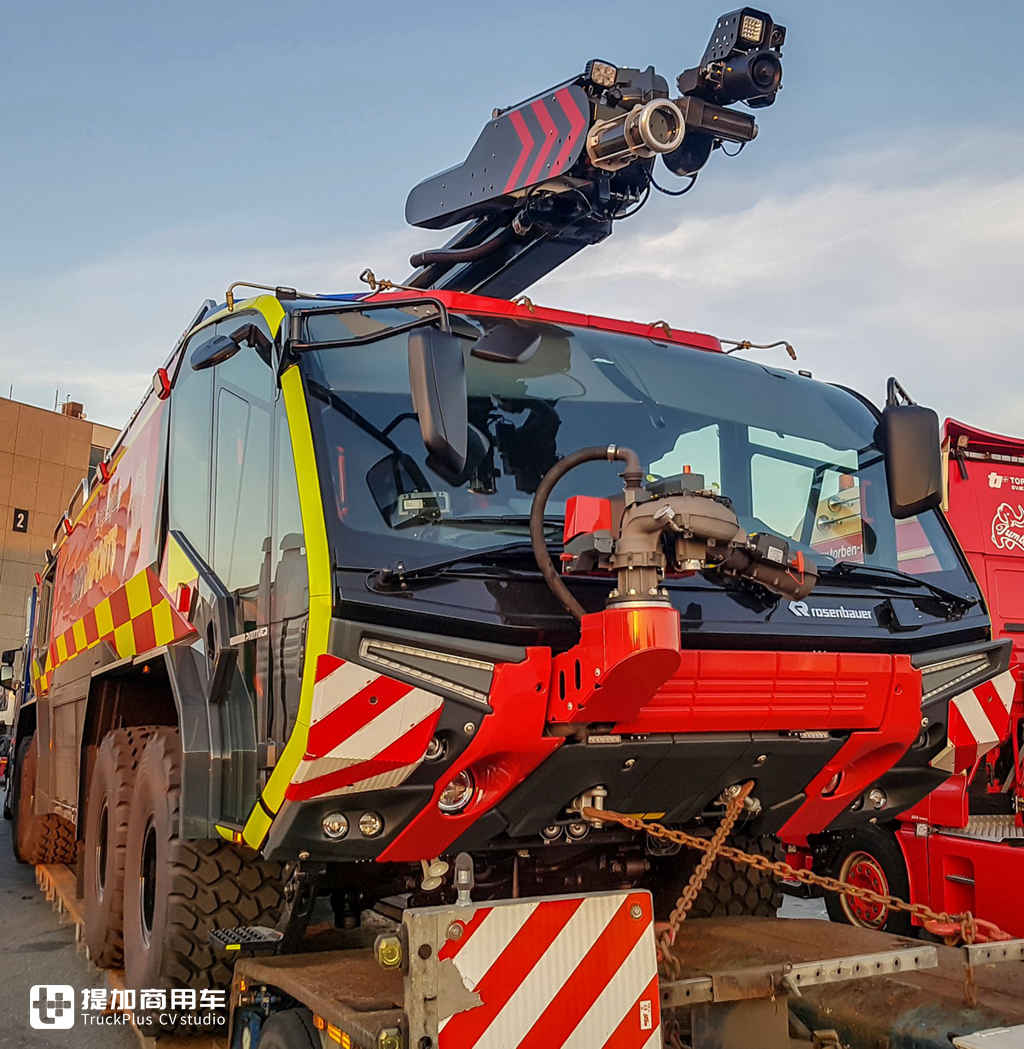 卢森宝亚美洲豹8x8消防车实拍,这款机场主战消防车实力真强悍