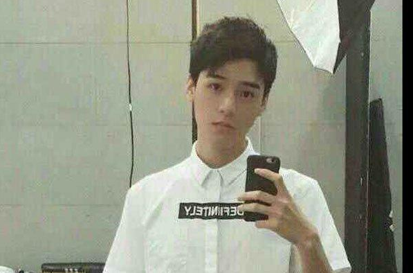 东华大学校草龚俊火了，高冷男神接地气，男生看了也自叹不如