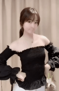 好看美女邪恶GIF图片：这，看上去就是很粉嫩的样子！