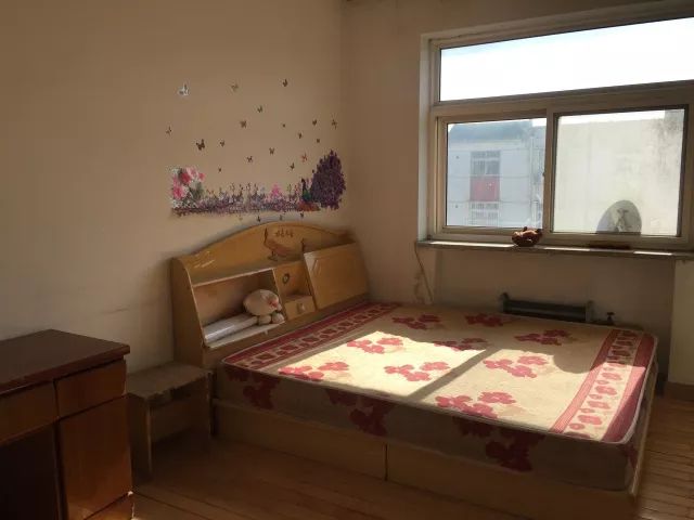 妹子爆改北京50m²旧屋！2㎡卫生间的暗宅，最终拥有阳光和大浴缸