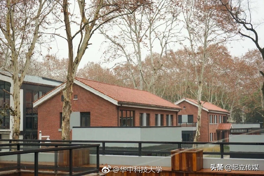 这些大学有“靠山”：武大珞珈山，华科喻家山，西工大竟然是···