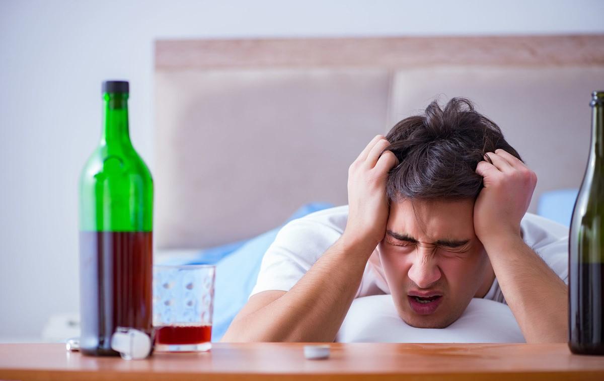 喝酒脸红宿醉头痛怎么办？糖尿病能喝酒吗？真正解酒的方法有1个