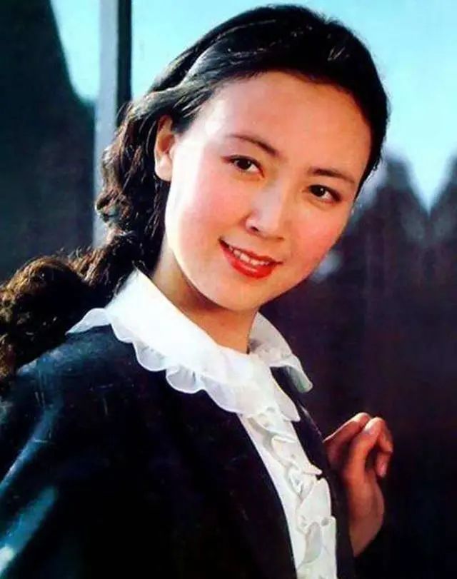 女演员名单(中国8大美人今昔颜值对比，有人整容颜垮，有人优雅老去，差距大)