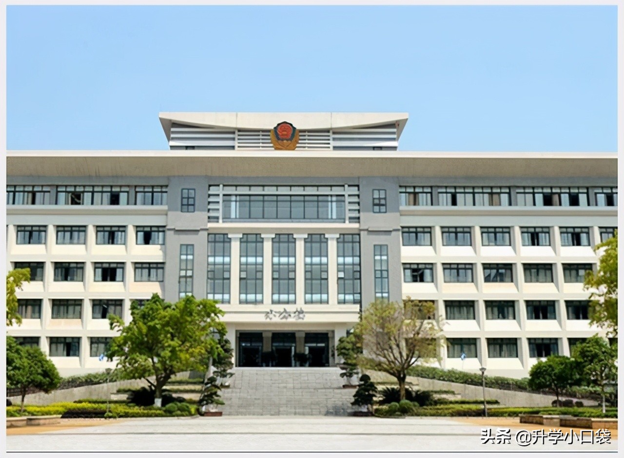 重庆警察学院分数线2017（重庆这所二本高校很）