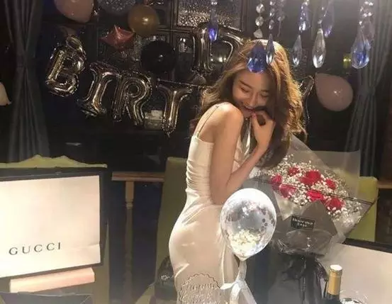 95后情侣自拍小视频被抓：毁掉三观最快的方式，就是让他赚快钱