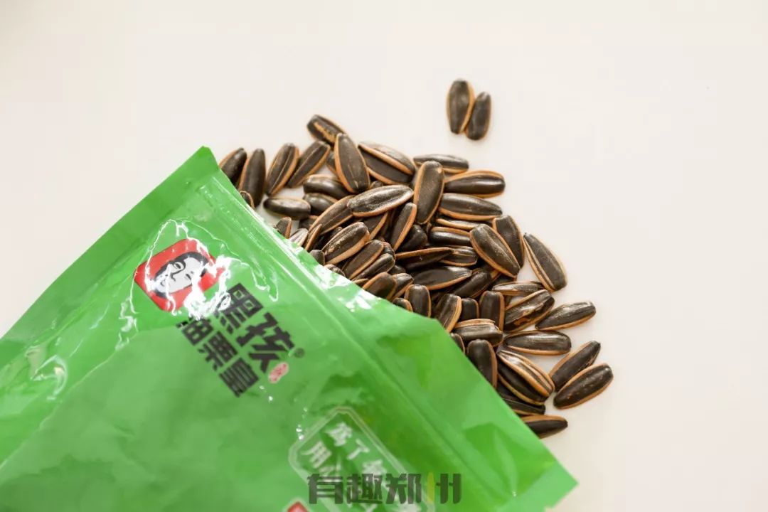 傻乐瓜子的介绍（一份郑州的年货店铺测评）