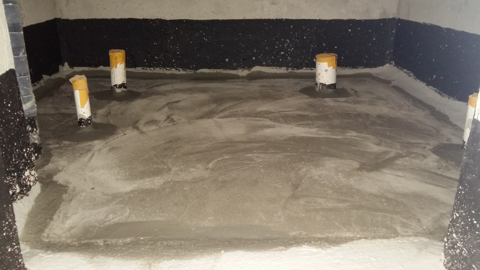 刚装修的卫生间漏水是什么原因？舍不得砸砖，可以用两种方法补漏