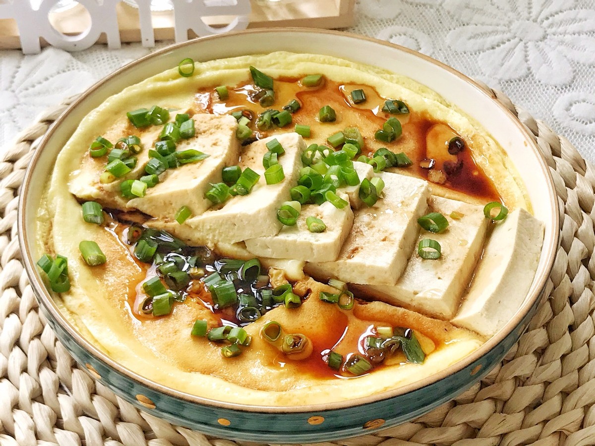 豆腐蒸鸡蛋的家常做法（7步鲜香入味爽滑好消化）
