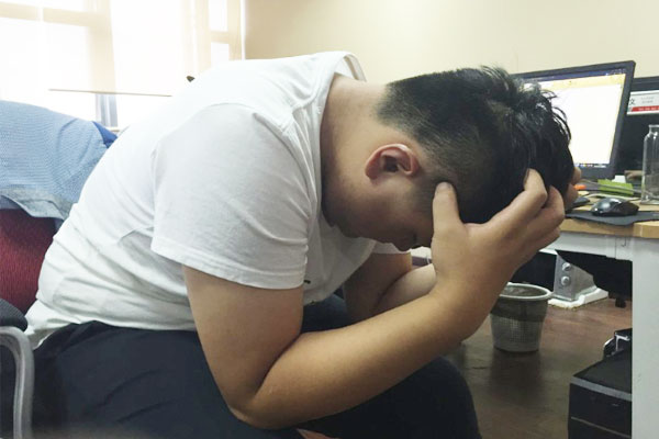 男人40岁后，不妨对照“中年油腻男”的特征，看看自己中招没