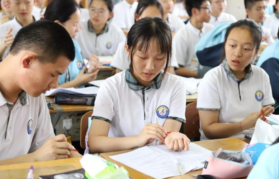 中考迎来“新调整”，2022年或将全面实施，家长表示难以接受