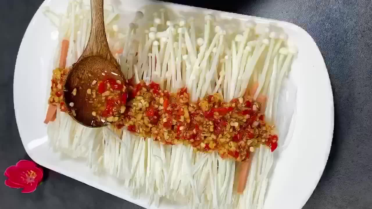 蒜蓉金针菇的家常做法（做法简单家常版蒜蓉金针菇）