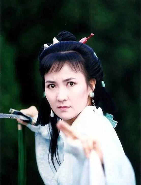 35年前，"小青"陈美琪孕期被"小三"关之琳公然挑衅，致其流产不孕