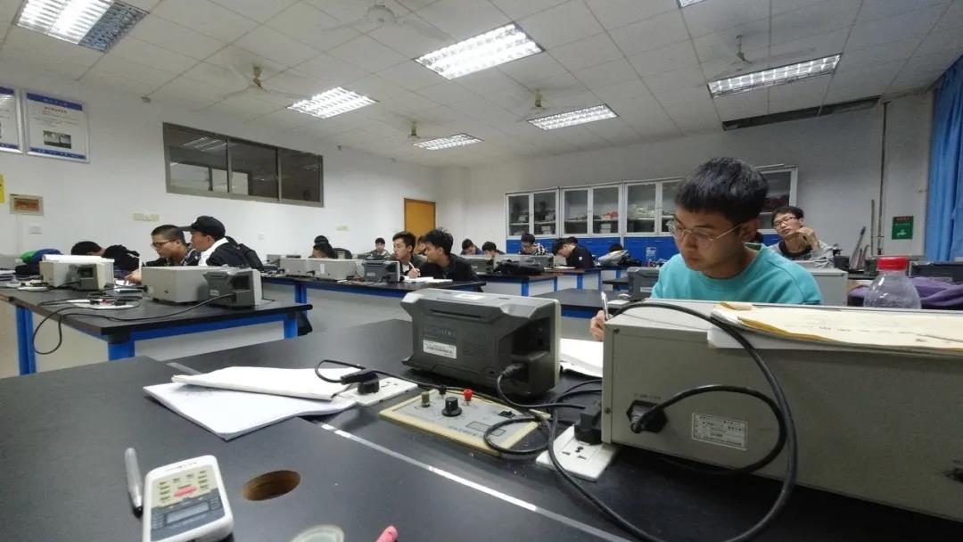 坐标湖南，影视剧取景地，高颜值食堂吃遍网红美食！这所高校