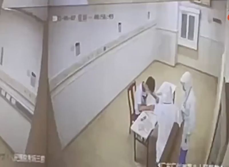 疫情下的广州高考：战疫妈妈遗憾错过孩子高考，备考节奏虽被打乱，多数考生情绪比预料中淡定