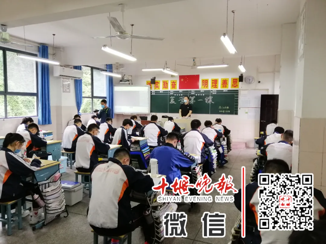 今天开学！刚刚在十堰这些学校拍下，这一幕等了太久