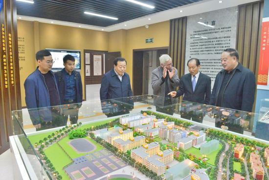 李长文一行到河南推拿职业学院调研：抓住机遇传承中医药文化精华