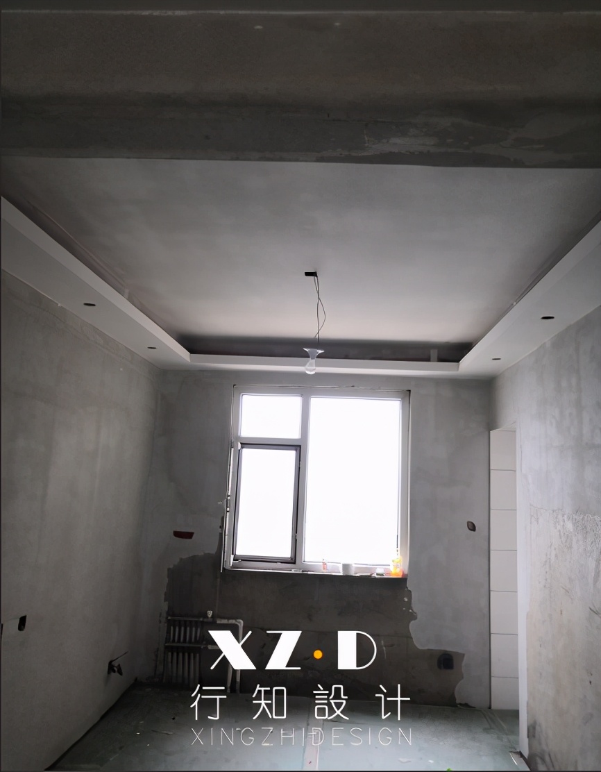 施工跟踪：电视墙暖咖色，其他墙面浅灰色，设计师不同阶段分享