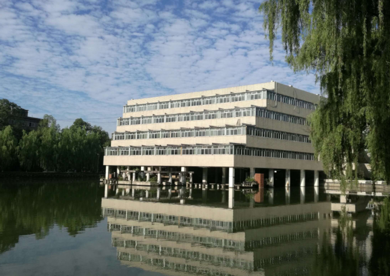 四川曾备受嫌弃的大学，如今扬眉吐气，完美逆袭后让考生高攀不起