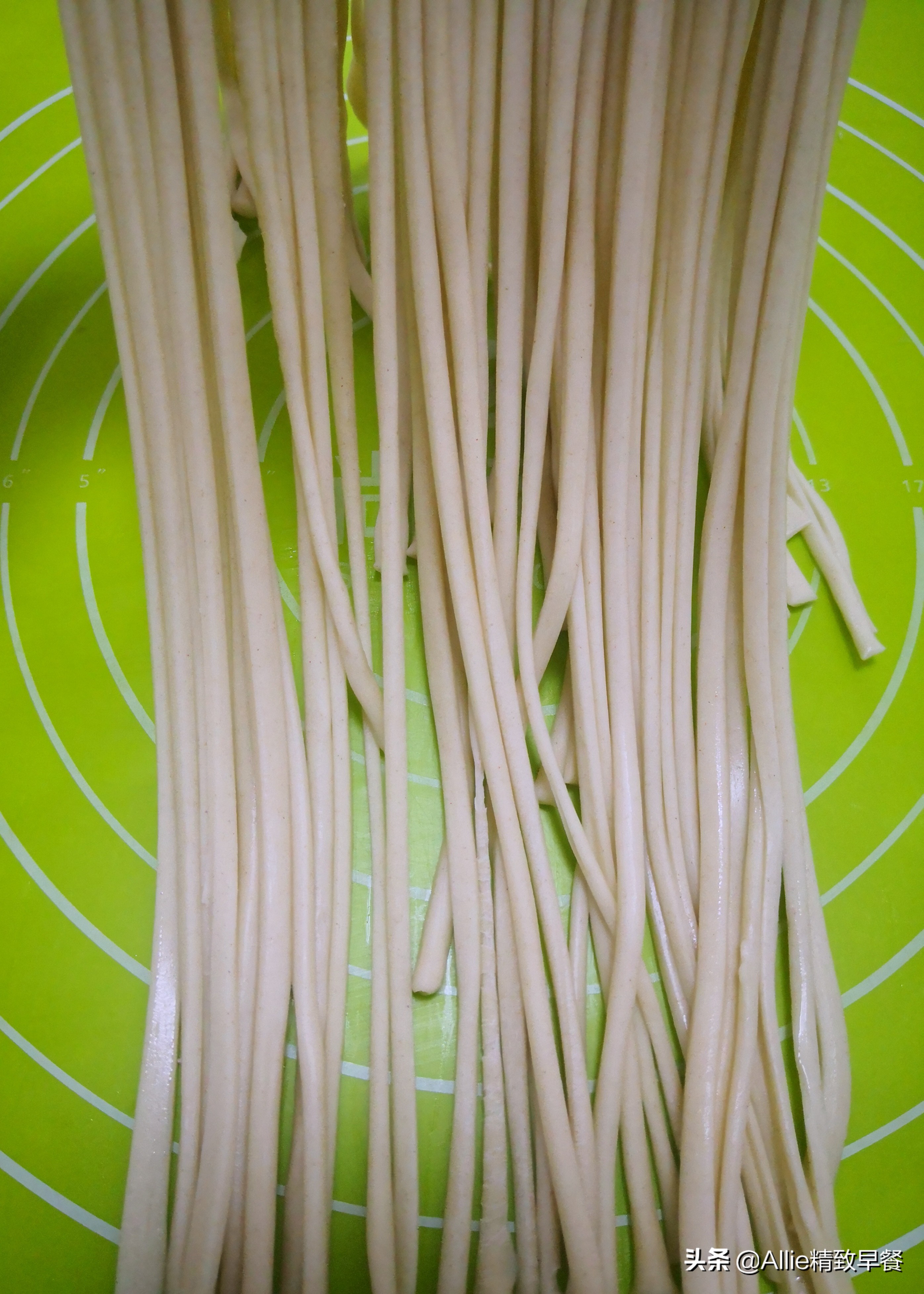 家常炒拉面有技巧，这样做比面馆都好吃还不油腻，食材多，真营养