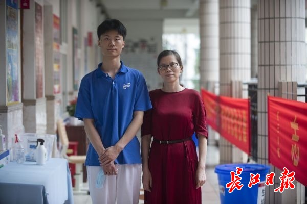 那些年我们经历的7月高考：带着中药、自己上考场，考场里电扇＋冰块降温