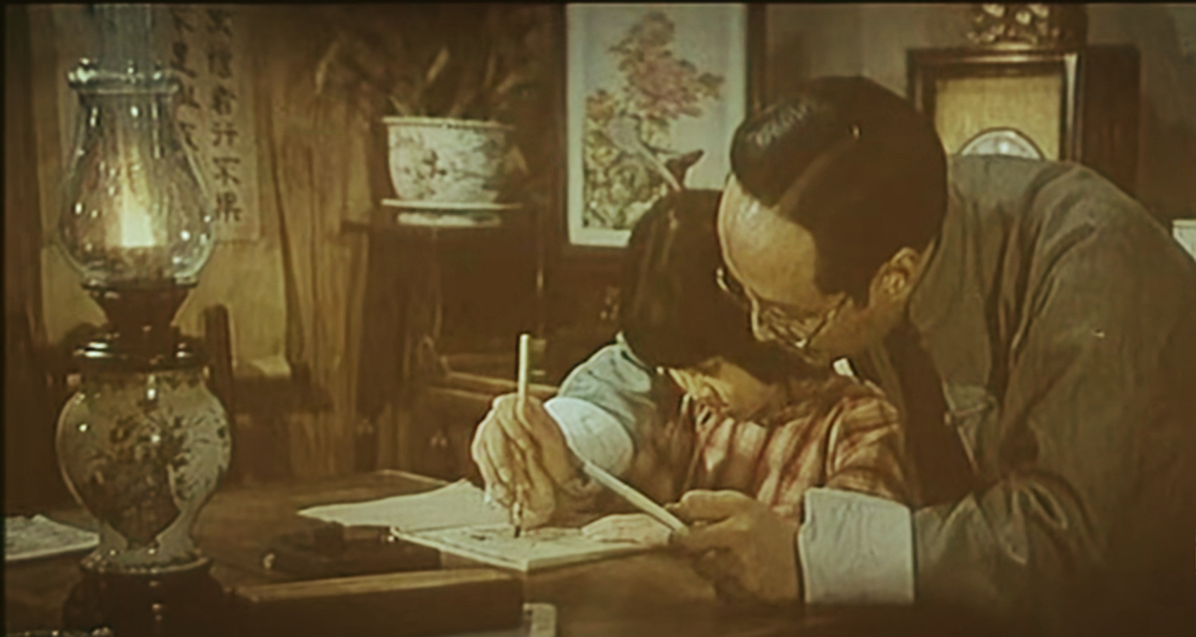 《城南旧事》：成人热衷审判，英子单纯的爱和善良，你还记得吗？