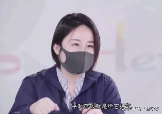 衣服全靠捡，“抠”出两套房，她就该被骂？