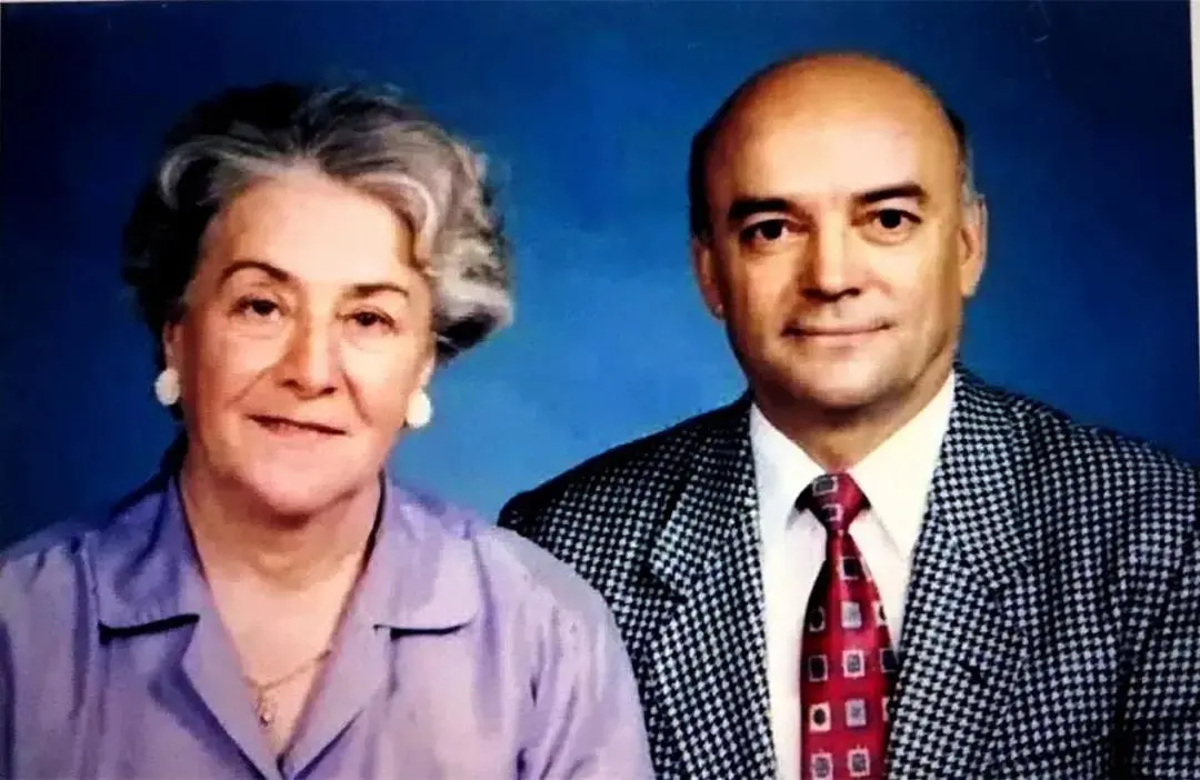 央媒关注！欧洲一家三口结缘中国，父亲曾任驻华大使、儿子获中宣部部长颁奖！