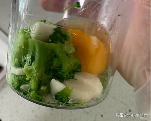 宝宝10个月辅食，西蓝花山药糕，食材简单又好做，我家宝宝很喜欢