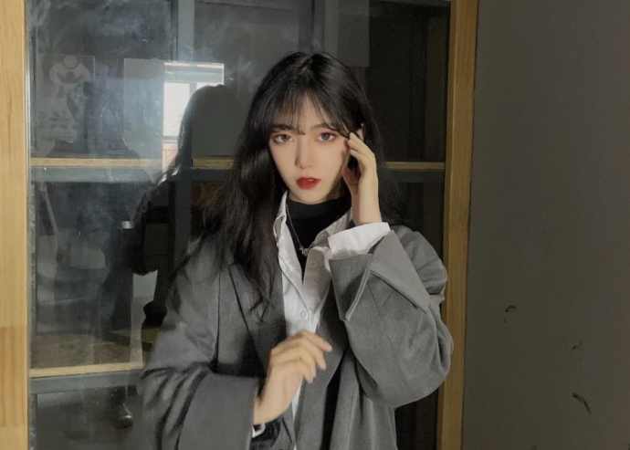 这位杭州大学的男老师红了，只因神似任嘉伦，每天被学生围观