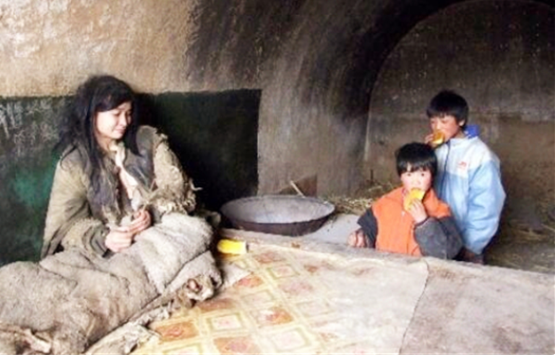 女大学生，被拐后120元卖给四川老汉，和鸡鸭同住17年，现况如何