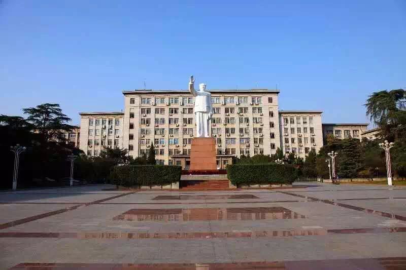 坐拥6站地铁，36个食堂！2019高考志愿填报，来华中科技大学就对了！