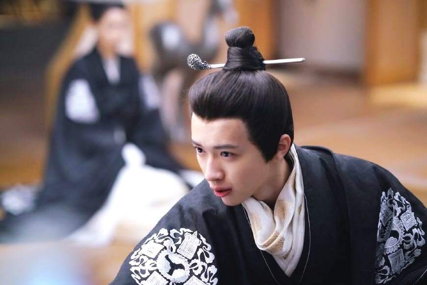 他是萧梁皇子，却自认前朝皇帝遗腹子，叛逃敌国，遗骨被盗回萧梁